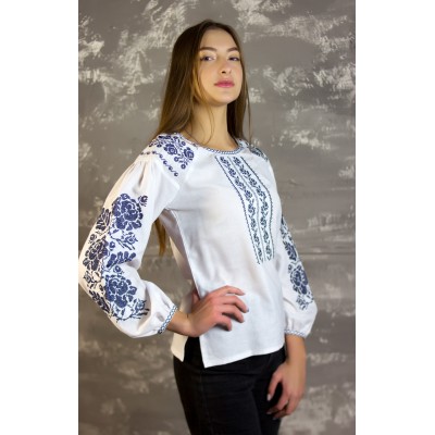 Embroidered tunic "Monochrome Roses"